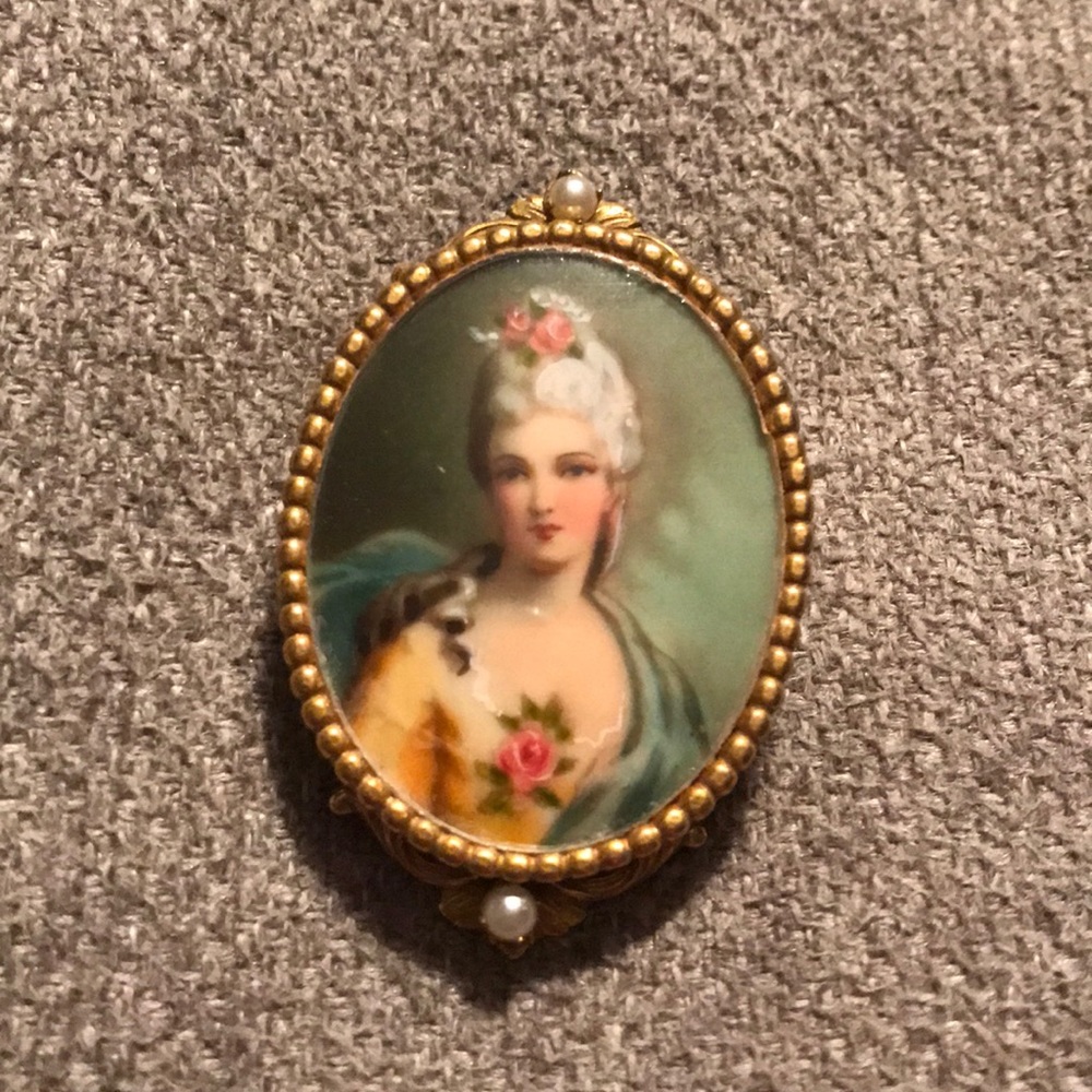 Vintage Cameo Brooch Original by Robert